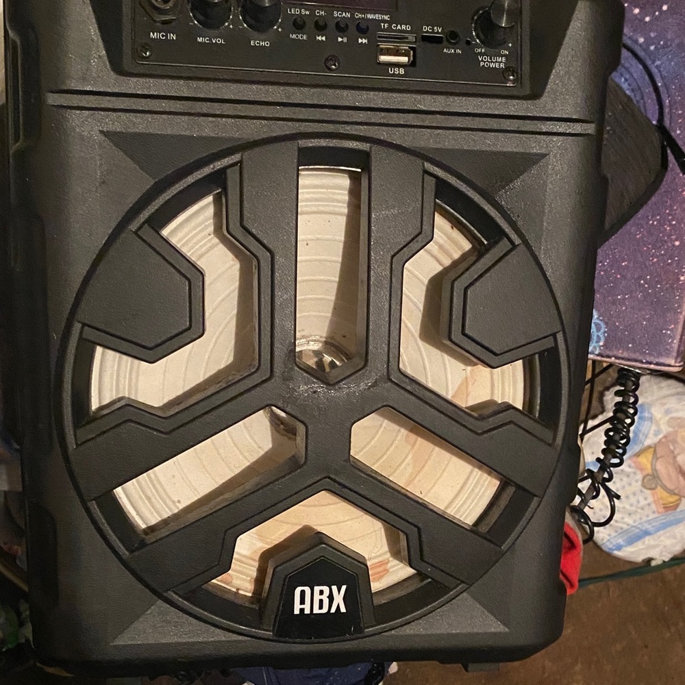 Black and White Portable Speaker
